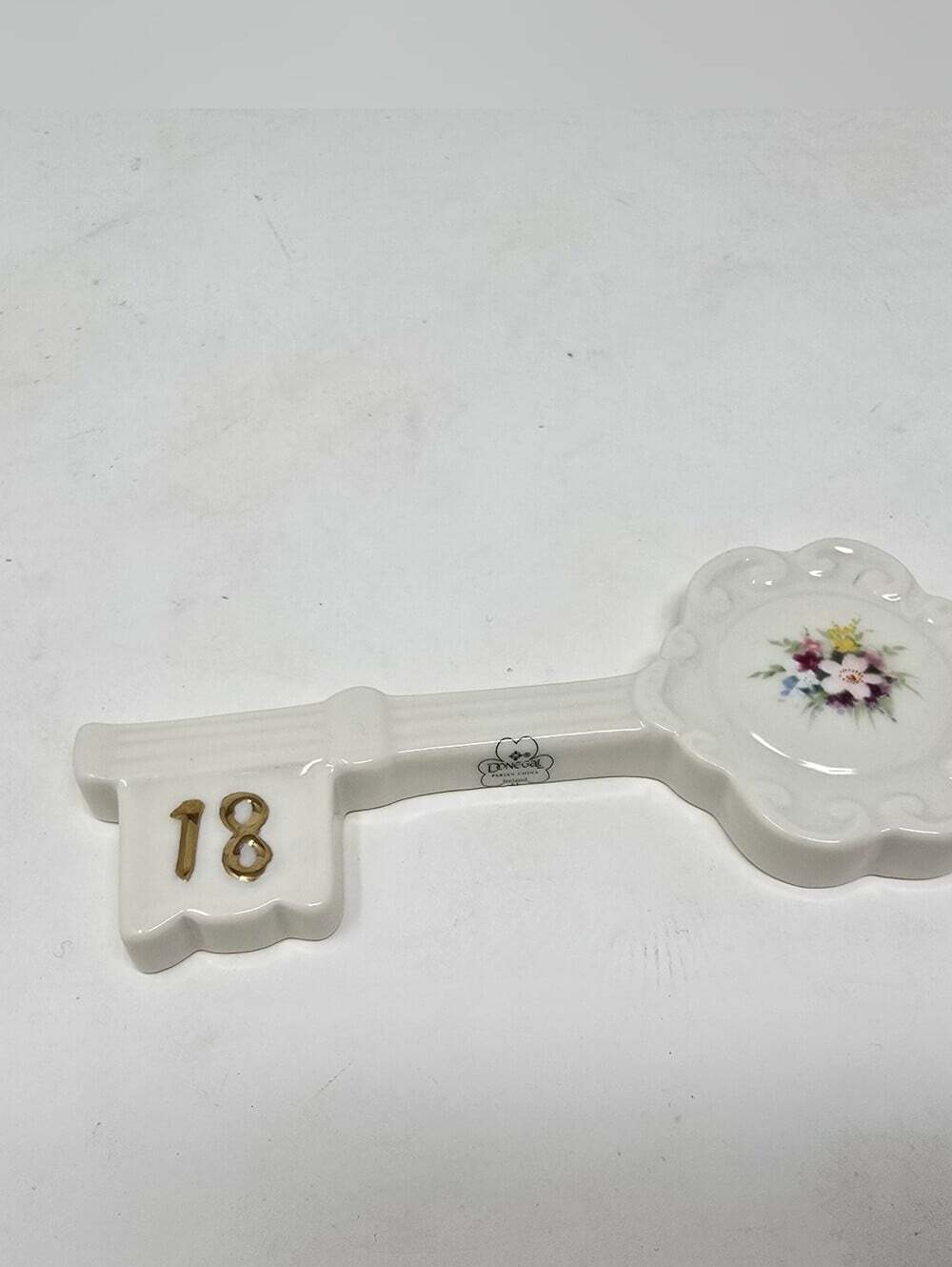 Donegal Irish Parian China Ireland Key of the House 18 with case Vintage 90s - Picture 3 of 10
